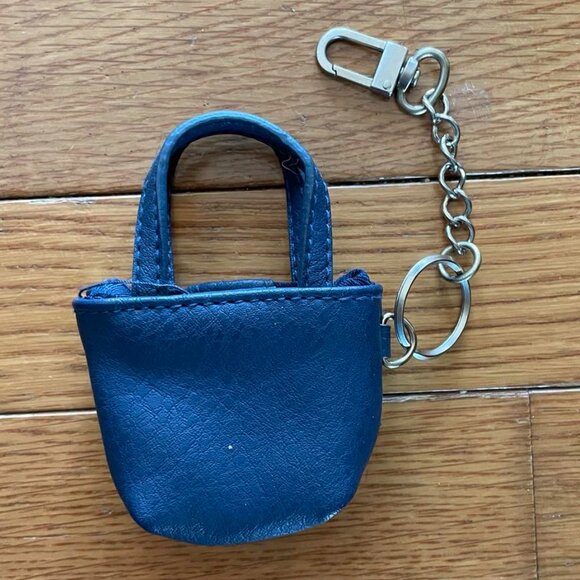 Paw Print Jewelry: 1 Ring, 3 Earrings - Picture 8 of 8